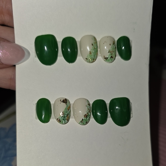 Elegant Green and White Press-On Nails - Picture 2 of 4